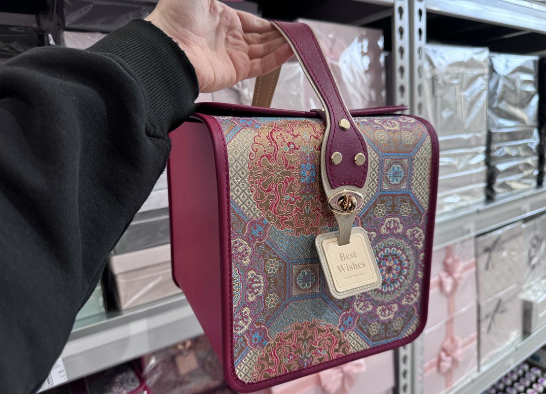 Доп.изображение в слайдере