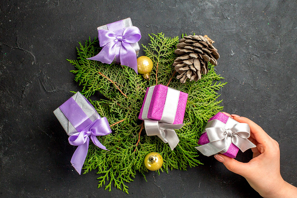 Топ-10 новогодних аксессуаров и композиций для флористов 2025 года: что закупить уже в сентябре