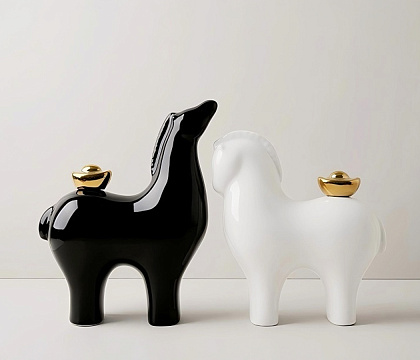 Набор декоративных статуэток "Лошадки" 2 шт., керамика, цвет черный/белый, 15,5*6*17,5; 16*6,5*20 см.