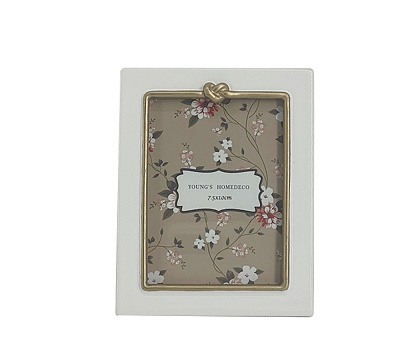 Фоторамка декоративная из эпоксидной смолы, серия "Весна", цвет белый/золотой, со стеклом, 7,5x10 см