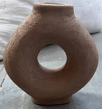 Ваза керамическая, цвет нежно-коричневый, 21,6*8,4*23,6 см.