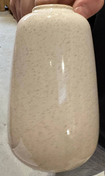 Ваза керамическая, цвет светло-серый, 9,5*9,5*15,5 см.