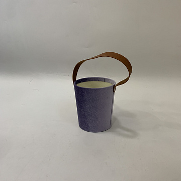 Коробка под цветы бархатная с ручкой из экокожи 13,8x15,2 см(диаметр дна 11,5 см), 1 шт., лавандовый