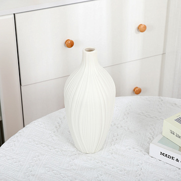 Ваза керамическая, цвет белый, 10*23,5 см