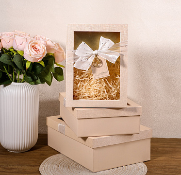Набор коробок подарочных с прозрачным окошком 33,5*25*11,5, 29*21*9, 24,5*17*6,5 см, 3 шт., кремовый
