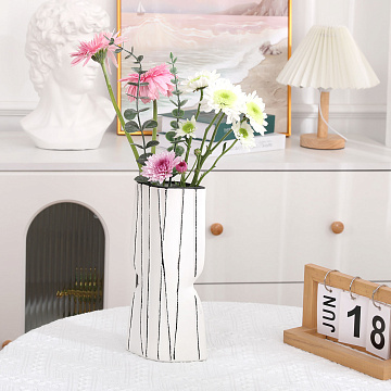 Ваза керамическая, цвет белый, 11*7*24,5 см