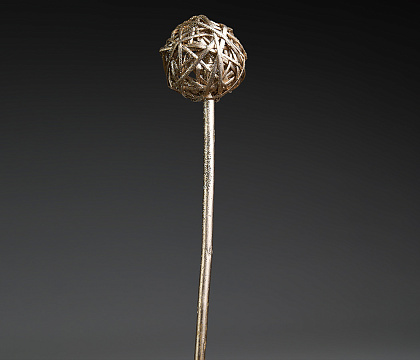 Декоративный ивовый шарик 7 см, на бамбуковой вставке, 56 см, в глиттере цвета шампань