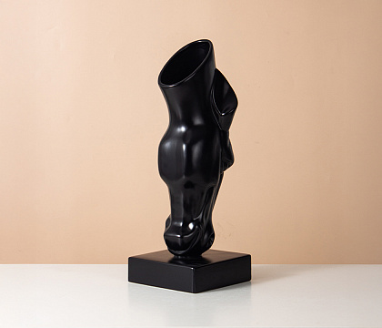 Керамическая декоративная ваза серия "Конь", цвет черный, 19*19*49,5 см