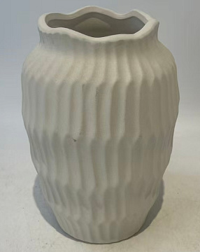 Ваза керамическая, белая, 14*14*21 см.