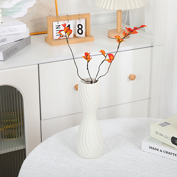 Ваза керамическая, цвет белый, 8*24 см.