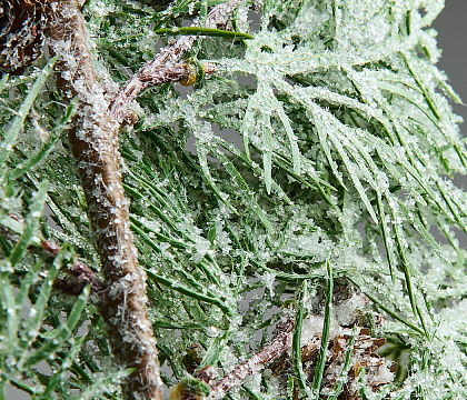 Декоративная новогодняя ветка с шишками, 90 см