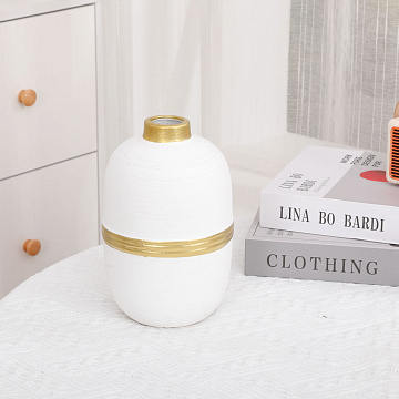 Ваза керамическая с металлической окантовкой, цвет бело-золотой, 11*18,5 см