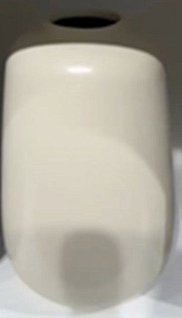 Ваза керамическая, цвет молочный, 9,5*9,5*15,5 см.