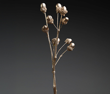 Декоративная бамбуковая ветка с желудями
 (9 шт), 34 см, шампань