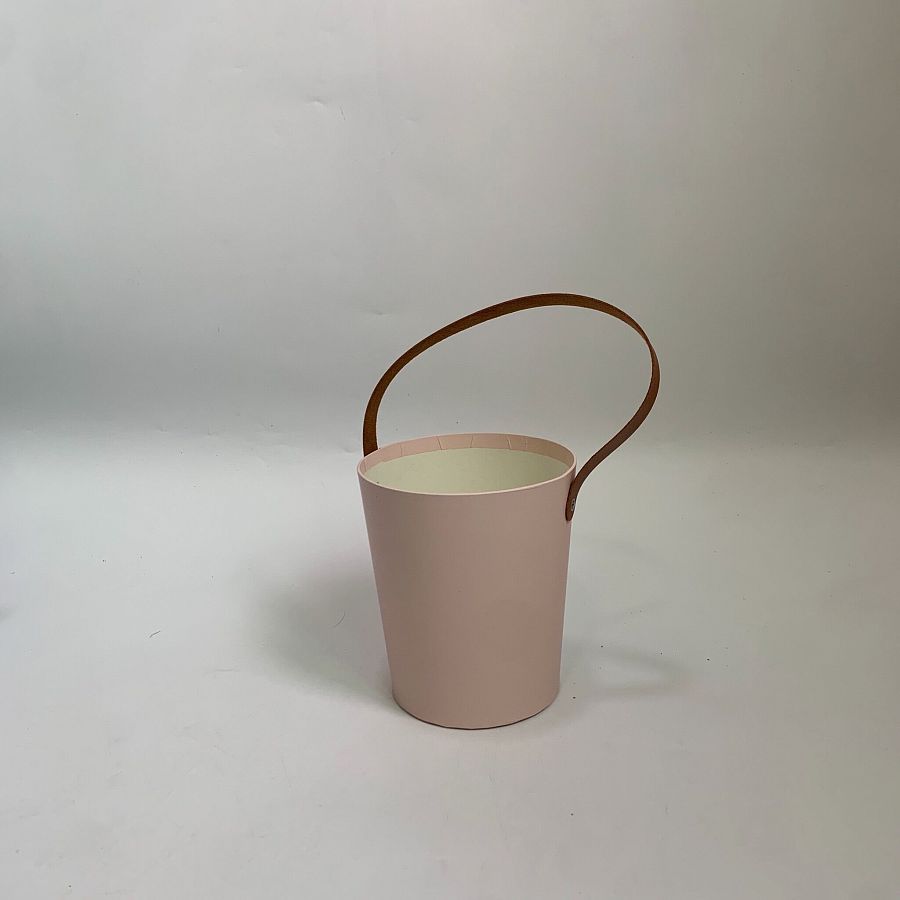 Коробка под цветы  с ручкой из экокожи 15x17 см, 1 шт., светло-розовый