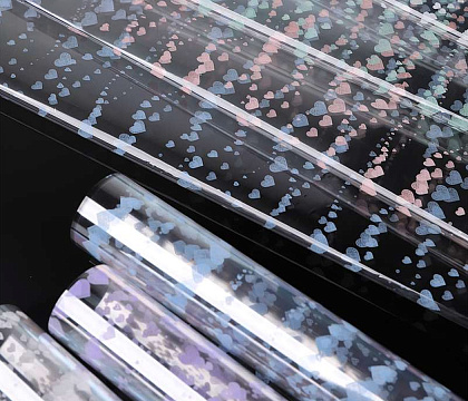 Упак. материал флористическая пленка "Сердечные нити", 50 мкр, 57 см х 10 м, бежево-розовый