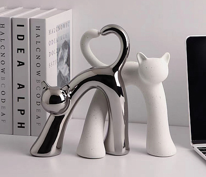 Набор декоративных статуэток "Коты" 2 шт., керамика, цвет серебро/белый, 17*5,5*22; 16*8,5*21 см.