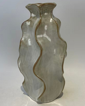 Ваза керамическая, цвет серо-коричневый,  13,5*13,5*20,5 см.