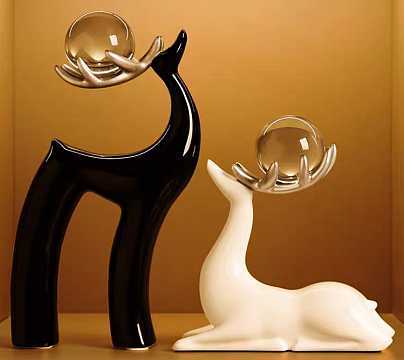 Набор декоративных статуэток "Олени" 2 шт., керамика/стекло, цвет черный/белый, 12,5*5,5*24; 15,5*5,5*16,5 см.