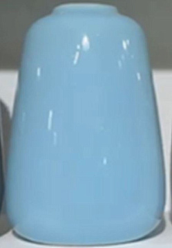 Ваза керамическая, цвет нежно-голубой, 9,5*9,5*15,5 см.