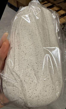 Ваза керамическая, цвет бежевый, 9,5*9,5*15,5 см.