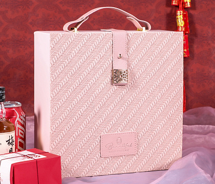 Коробка подарочная 20*20*9, св.розовый