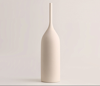 Ваза керамическая, матовая, цвет молочный, 9,5*9,5*39 см.