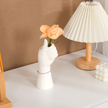 Ваза декоративная керамическая, цвет белый, 6,5*19 см