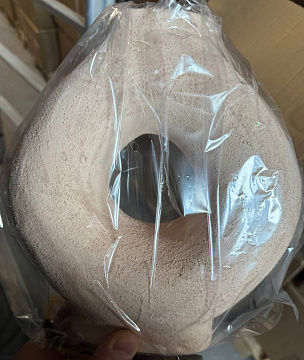 Ваза керамическая, цвет нежно-бежевый, 21,6*8,4*23,6 см.