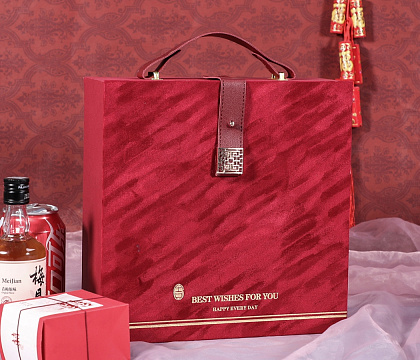 Коробка подарочная 24*24*10, красный