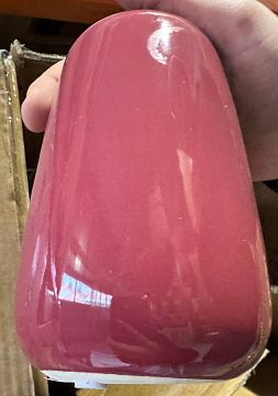 Ваза керамическая, цвет темно-бежевый,  9,5*9,5*15,5 см.