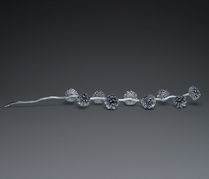 Декоративная ивовая ветка с сосновыми шишками 5-7 см (9шт), 85 см, серебро