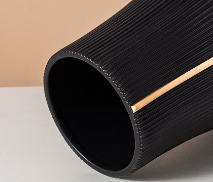 Керамическая декоративная ваза "Луч", цвет черный, 24,5*24,5*31 см