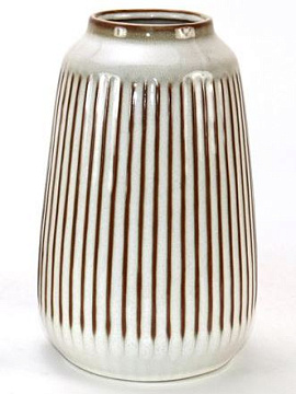 Ваза керамическая с вертикальными полосами, цвет коричнево-бежевый,  16,8*16,8*23 см.