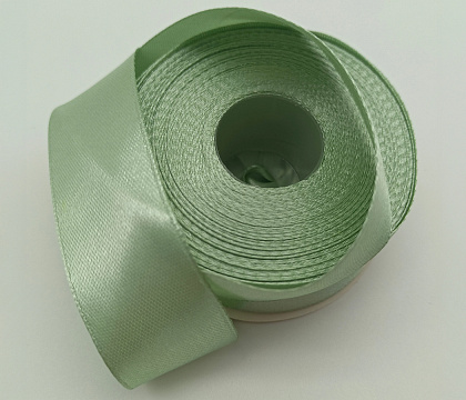 Лента атласная, на картонн.катушке, односторонняя, 25 мм х 100 ярд, светлая полынь (5 шт)