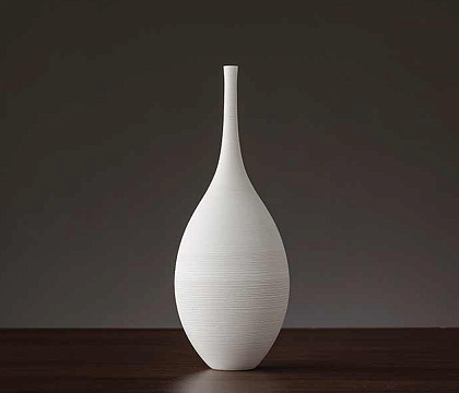 Ваза керамическая, матовая, цвет белый, 8*8*25 см.