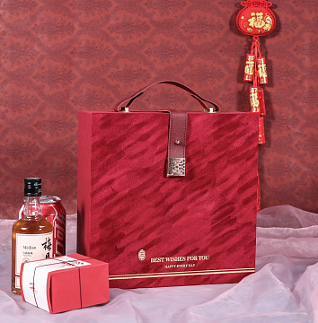 Коробка подарочная 24*24*10, красный