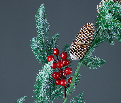 Новогодняя гирлянда с ягодами и заснеженными шишками, 150 см