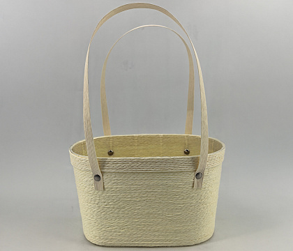 Сумочка плетеная из бумажной лозы,  верх 23*13 см, низ 20*9 см, высота 14 см, молочный