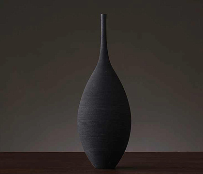 Ваза керамическая, матовая, цвет черный, 13*13*32 см.