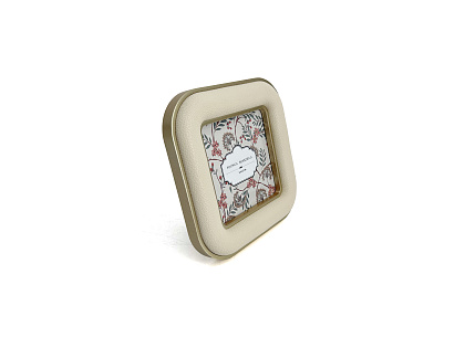 Фоторамка декоративная из МДФ с кожаной отделкой, серия "Престиж", цвет кремовый, со стеклом, 10x10 см