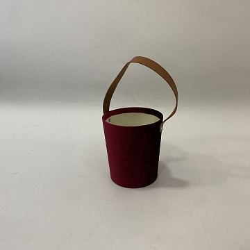 Коробка под цветы бархатная с ручкой из экокожи 13,8x15,2 см(диаметр дна 11,5 см), 1 шт., бордовый