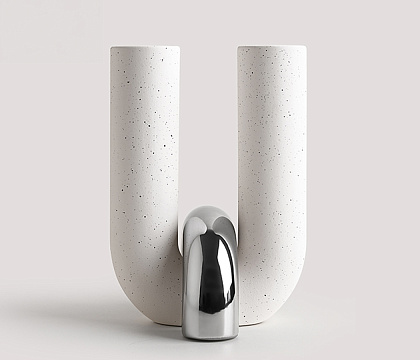 Ваза керамическая, матовая, цвет белый, 14*13,5*20,3 см.