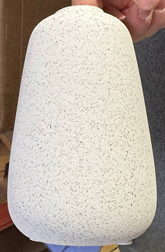 Ваза керамическая, цвет ярко-белый, 9,5*9,5*15,5 см.