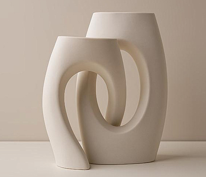 Ваза керамическая, матовая, цвет молочный, 13,5*10*22 см.