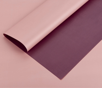 Упак. материал флористическая пленка "Лепестки роз", 60 мкр, 58 см х 10 м, св-розовый / карминовый