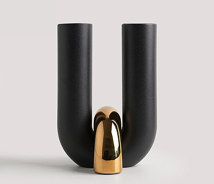 Ваза керамическая, матовая, цвет черный, 14*13,5*20,3 см.