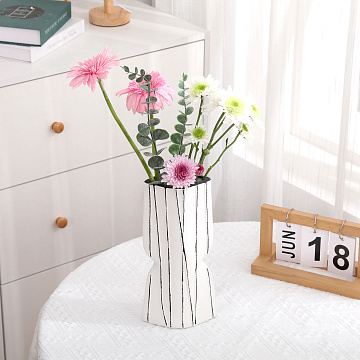 Ваза керамическая, цвет белый, 11*7*24,5 см