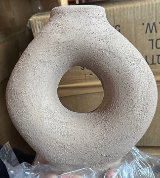 Ваза керамическая, цвет нежно-коричневый, 21,6*8,4*23,6 см.