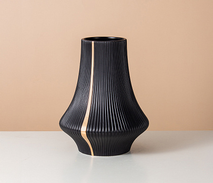 Керамическая декоративная ваза "Луч", цвет черный, 24,5*24,5*31 см